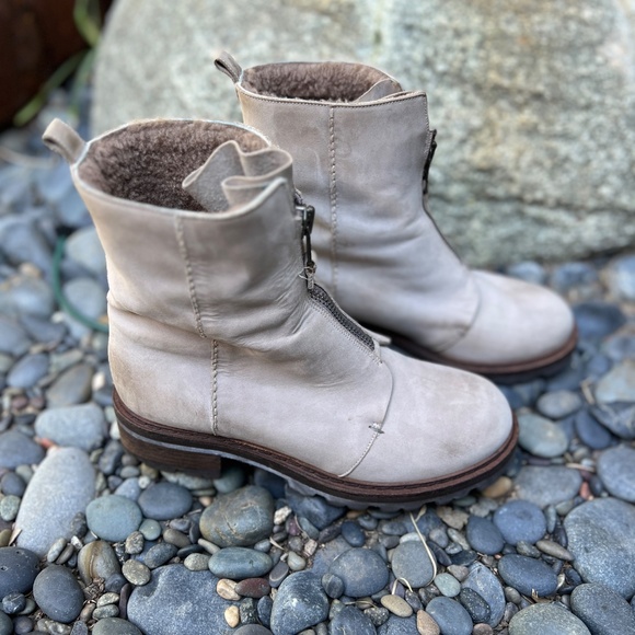 Henry Begeulin Suede Combat Boots with Shearling Shearling Lining & Front Zipper - Picture 3 of 8